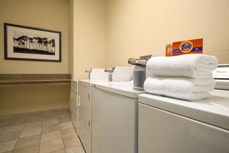 Country Inn & Suites by Radisson, Toronto Mississauga, ON 4