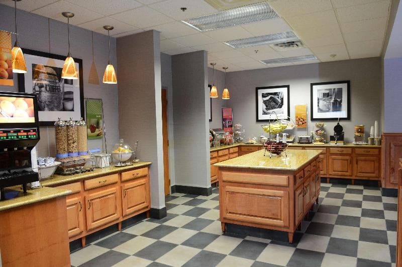 Hampton Inn & Suites by Hilton Windsor 2