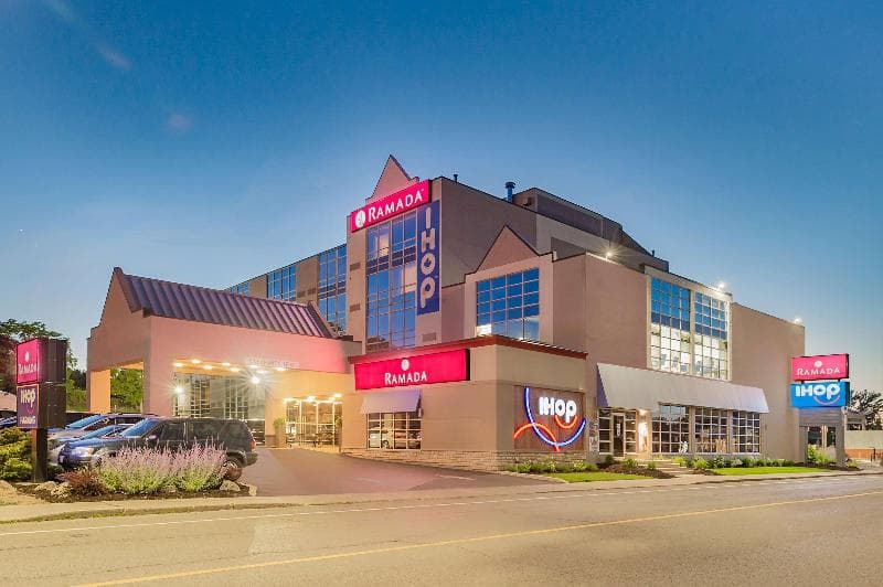 Ramada by Wyndham Niagara Falls by the River 5