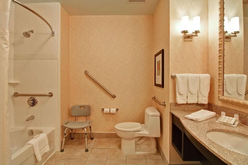 Hilton Garden Inn Ottawa Airport 3