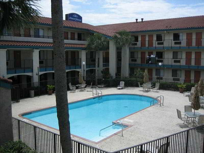 Tricove Inn & Suites 5