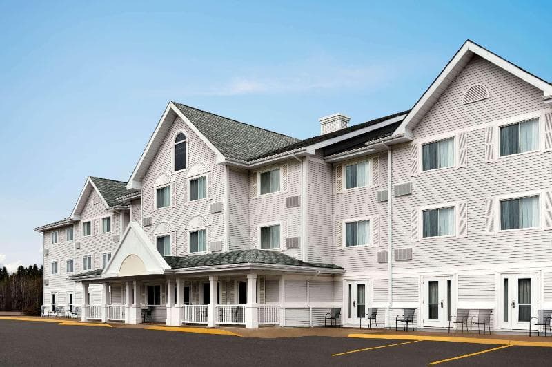 Travelodge Suites by Wyndham Moncton 2
