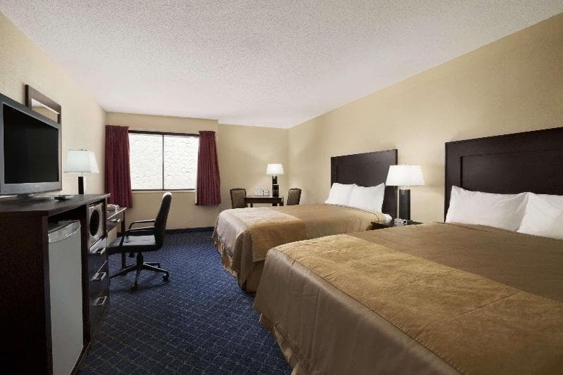 Clarion Pointe 3