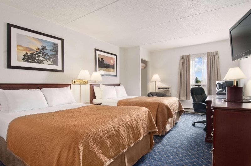 Travelodge by Wyndham Red Deer 3