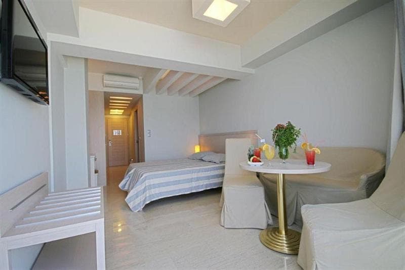 Palm Beach Apartments - Studio photo 1