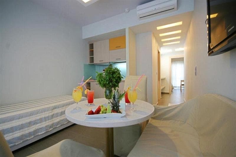 Palm Beach Apartments - Studio 3