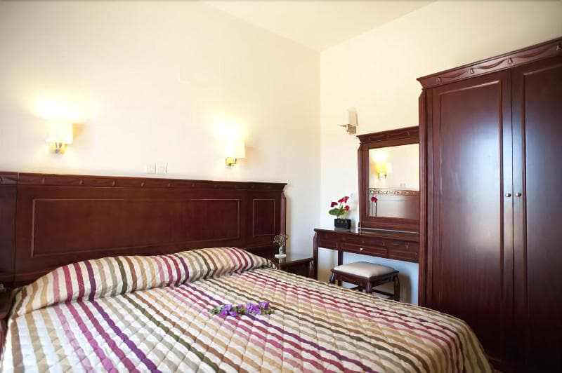 Lito Beach Hotel 3