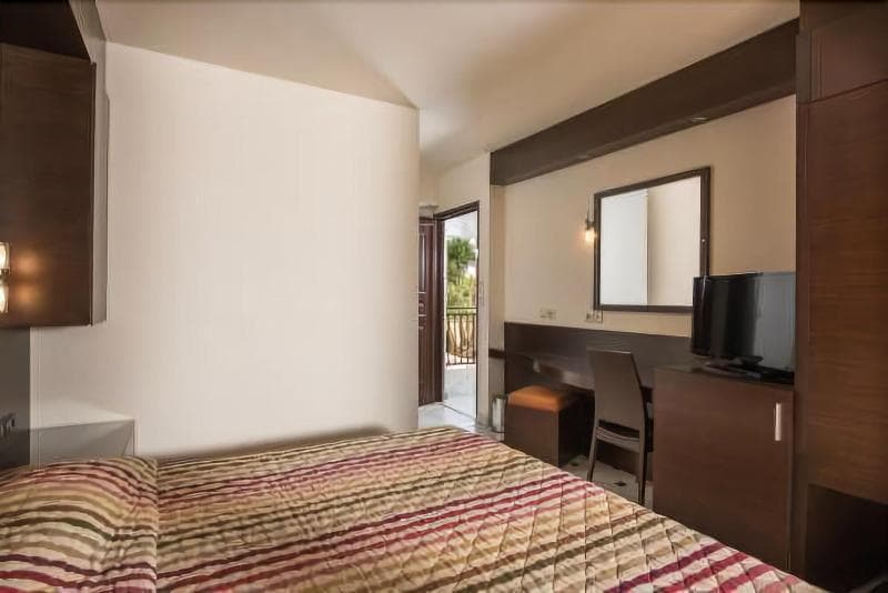 Lito Beach Hotel 5