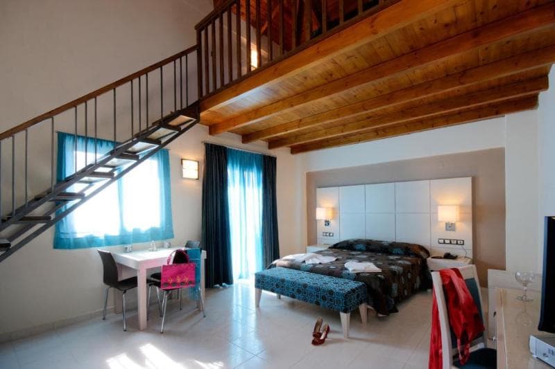 Theros Hotel 5