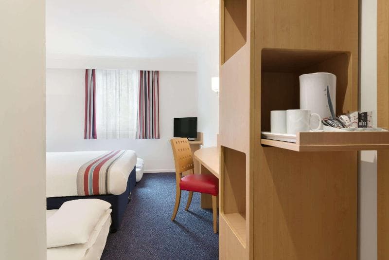 Ramada by Wyndham Wakefield 4