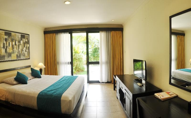 Blue Point Bay Villas & Spa 5