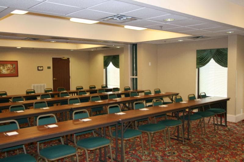 Hampton Inn Hillsville 4