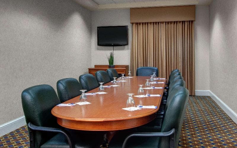 Hilton Garden Inn Detroit Metro Airport 4
