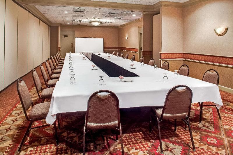 Hampton Inn Iowa City/Coralville 5