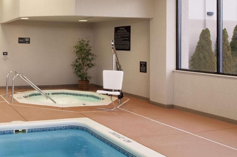 Hampton Inn Muskegon 4