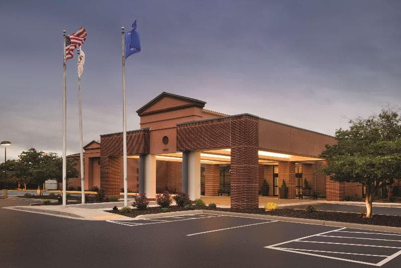 DoubleTree by Hilton Hotel Milwaukee - Brookfield 2