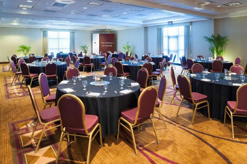 DoubleTree by Hilton Hotel Milwaukee - Brookfield 5