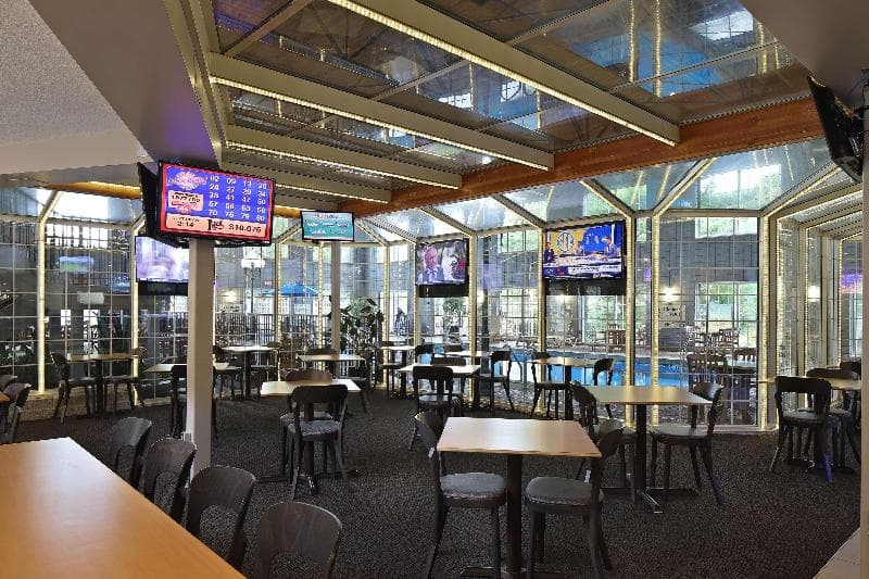 Hampton Inn Holland 2