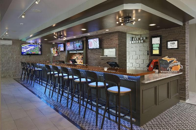 Hampton Inn Holland 5