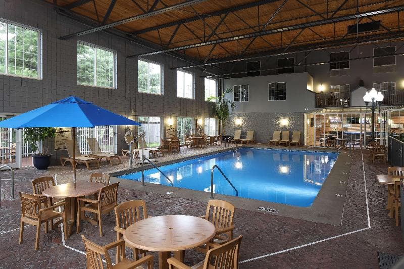 Hampton Inn Holland 4