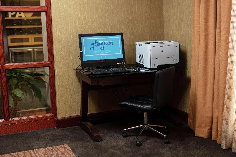 Hampton Inn Easton photo 1