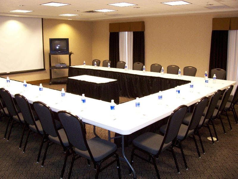 Hampton Inn Waterloo Cedar Valley photo 1