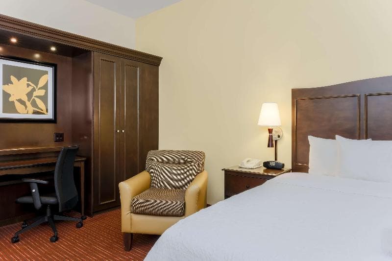 Hampton Inn Champaign/Urbana 4