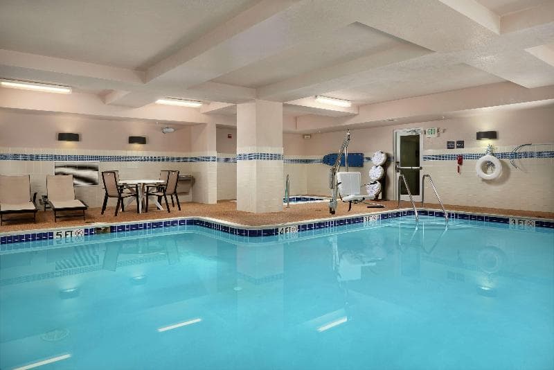 Hampton Inn & Suites Canton 5