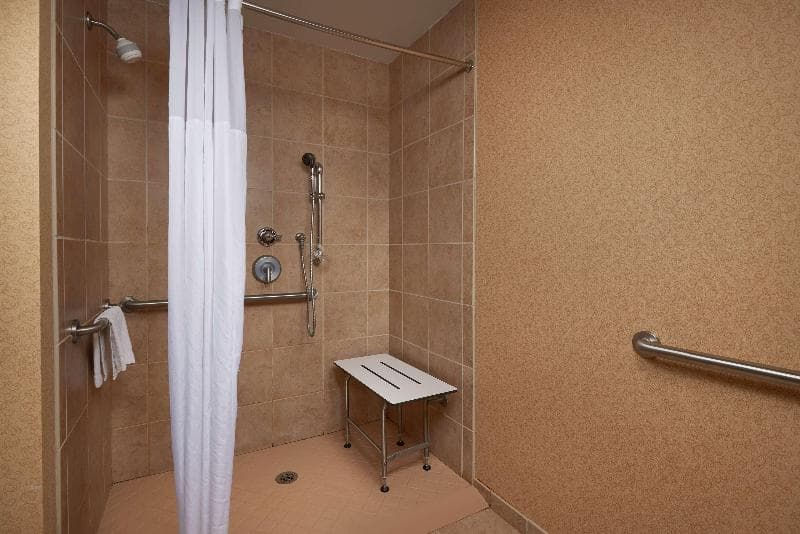 Hampton Inn & Suites Canton 3