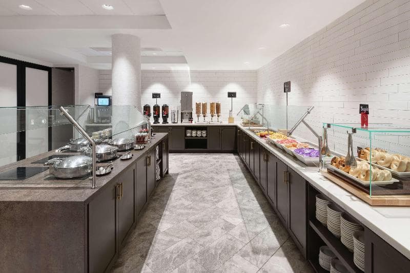 Embassy Suites by Hilton Tysons Corner 4