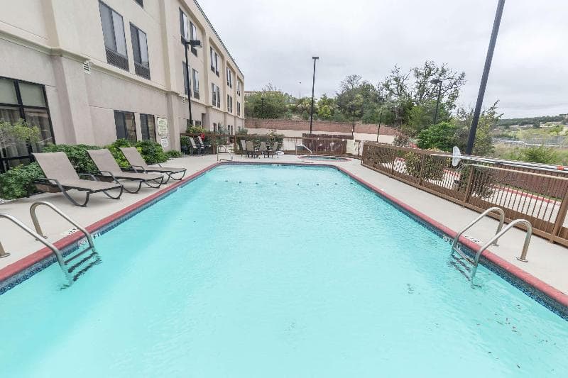 Hampton Inn Kerrville 4
