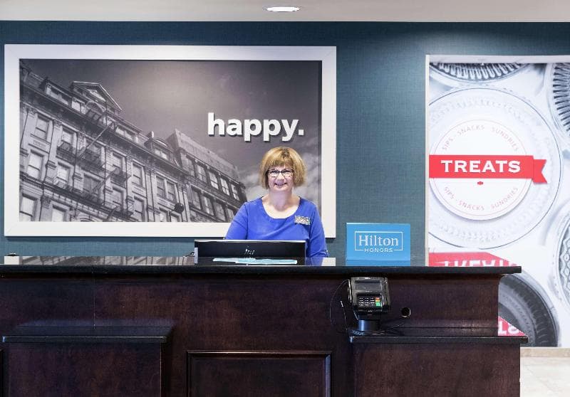 Hampton Inn & Suites Rochester-North 3