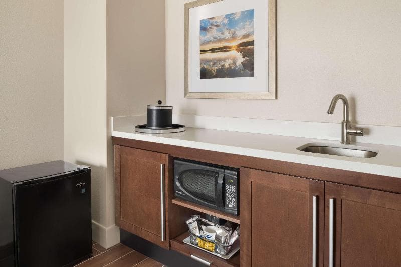 Hampton Inn Lawrence 4