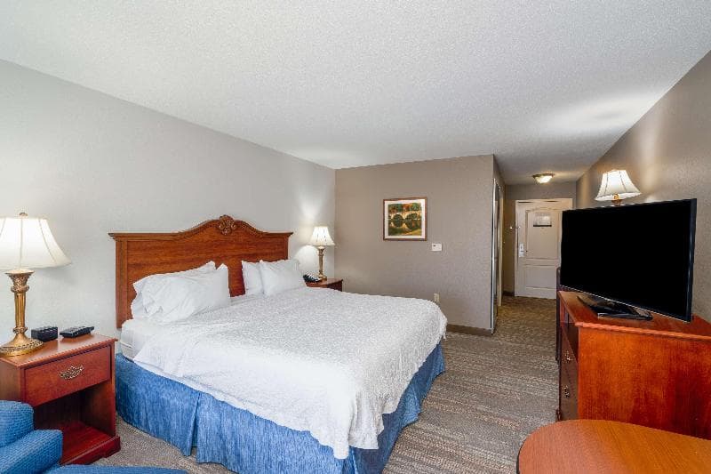 Hampton Inn London-North photo 1