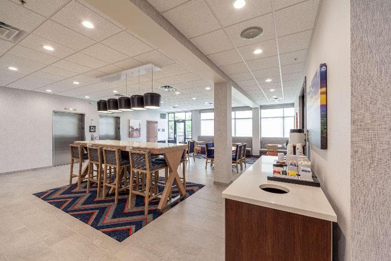Hampton Inn Winchester N/Conference Center photo 1