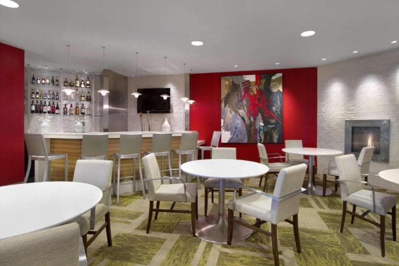 Embassy Suites by Hilton Detroit Metro Airport 4