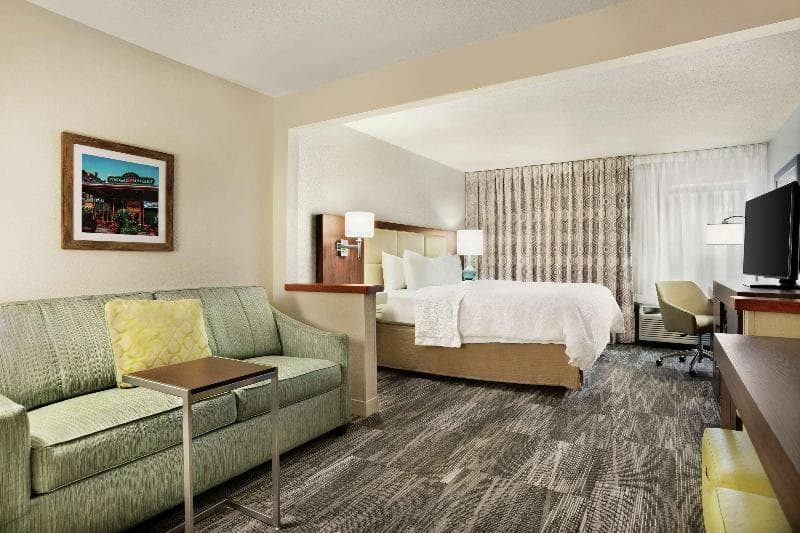 Hampton Inn Findlay 4