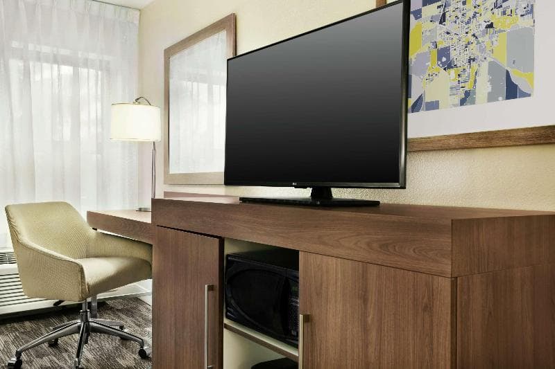 Hampton Inn Findlay 5