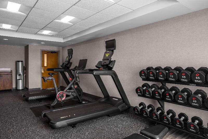 Hampton Inn & Suites State College at Williamsburg Square 4
