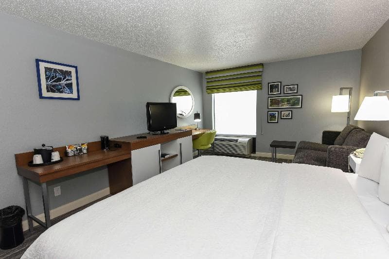Hampton Inn Youngstown-North 2