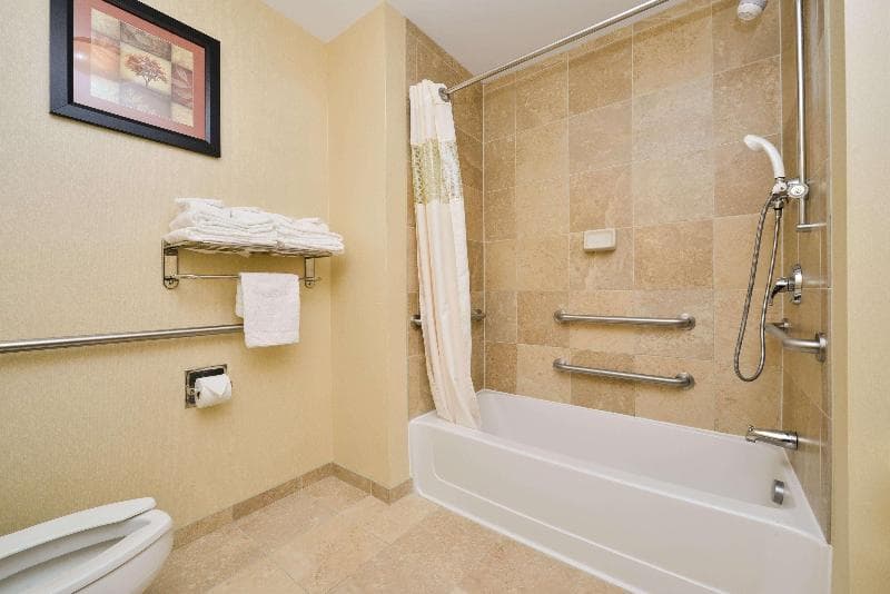 Hampton Inn Clarion 4