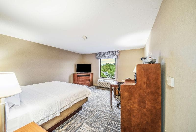 Hampton Inn Greenfield 4