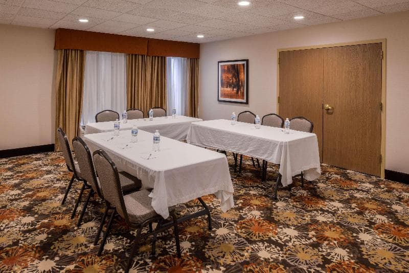 Hampton Inn Elkhart 5