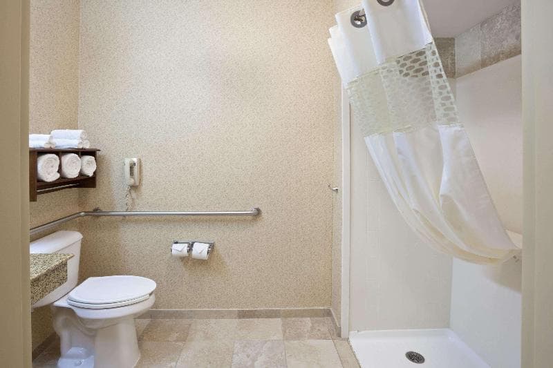 Hampton Inn Elkhart 3