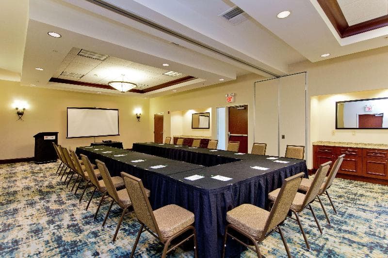 Hilton Garden Inn Winchester photo 1