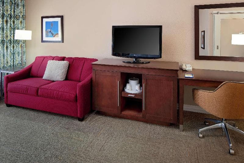 Hampton Inn & Suites Denton 2
