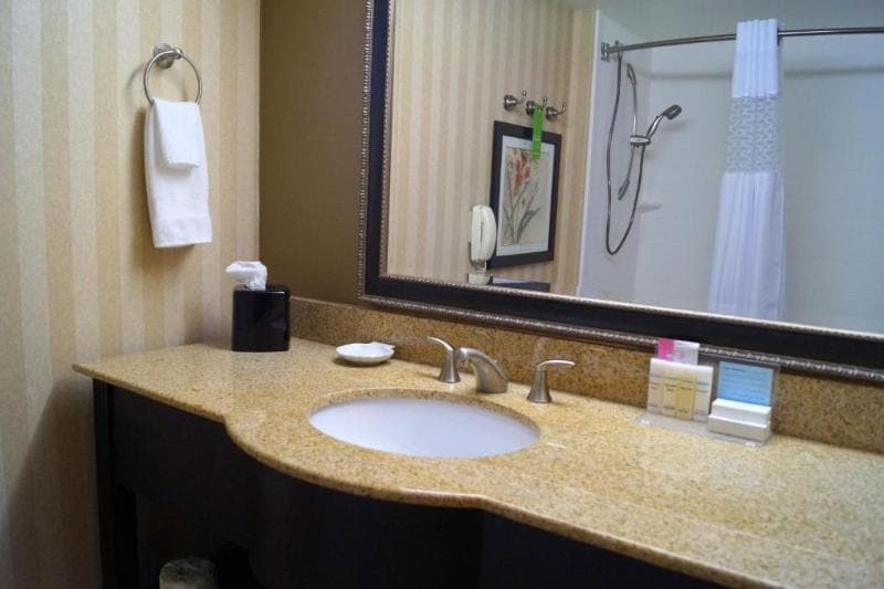 Hampton Inn Altoona 5