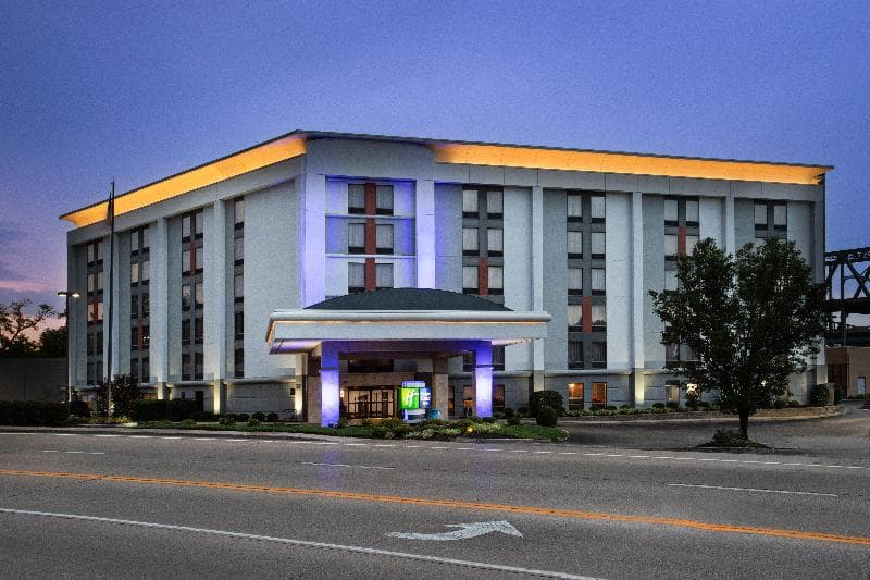 Holiday Inn Express & Suites Cincinnati Riverfront 1