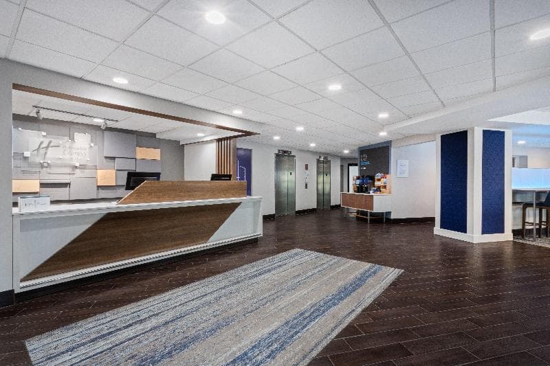 Holiday Inn Express & Suites Cincinnati Riverfront 3