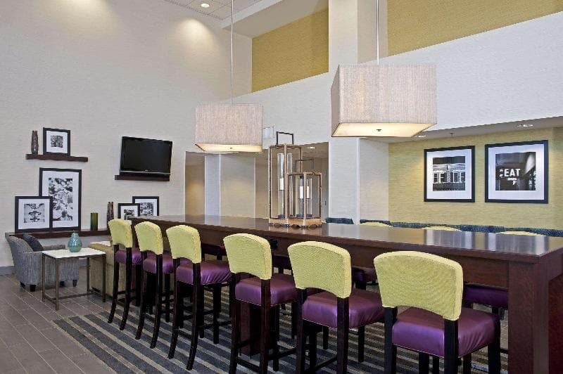 Hampton Inn & Suites Bloomington-Normal 2